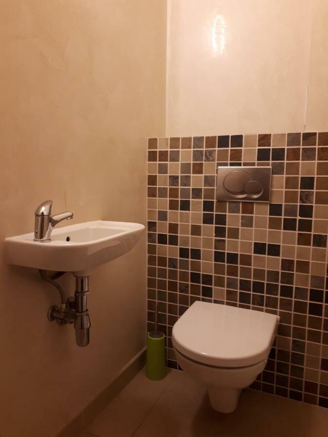 Utulny Apartman V Bratislava 15 外观 照片