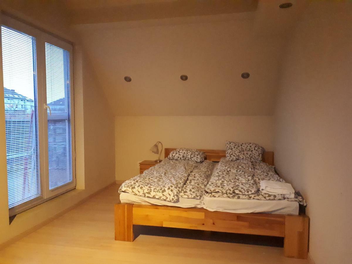 Utulny Apartman V Bratislava 15 外观 照片