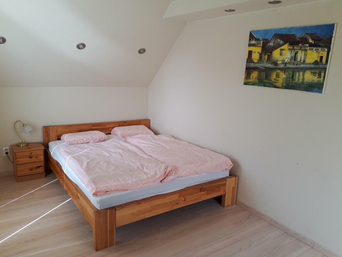 Utulny Apartman V Bratislava 15 外观 照片